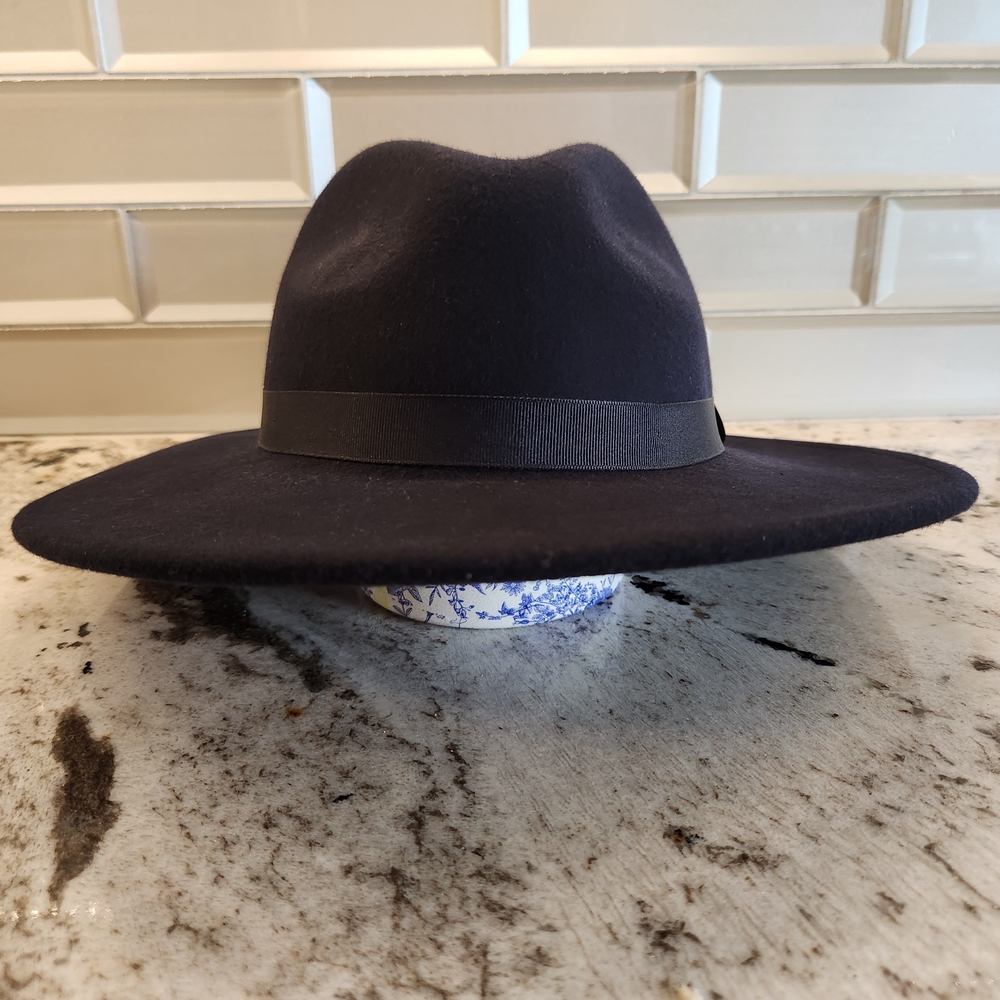 NWOT 100% Wool, Waterproof, UPF 50+, Crushable, Navy Hat. Womens Size SM.